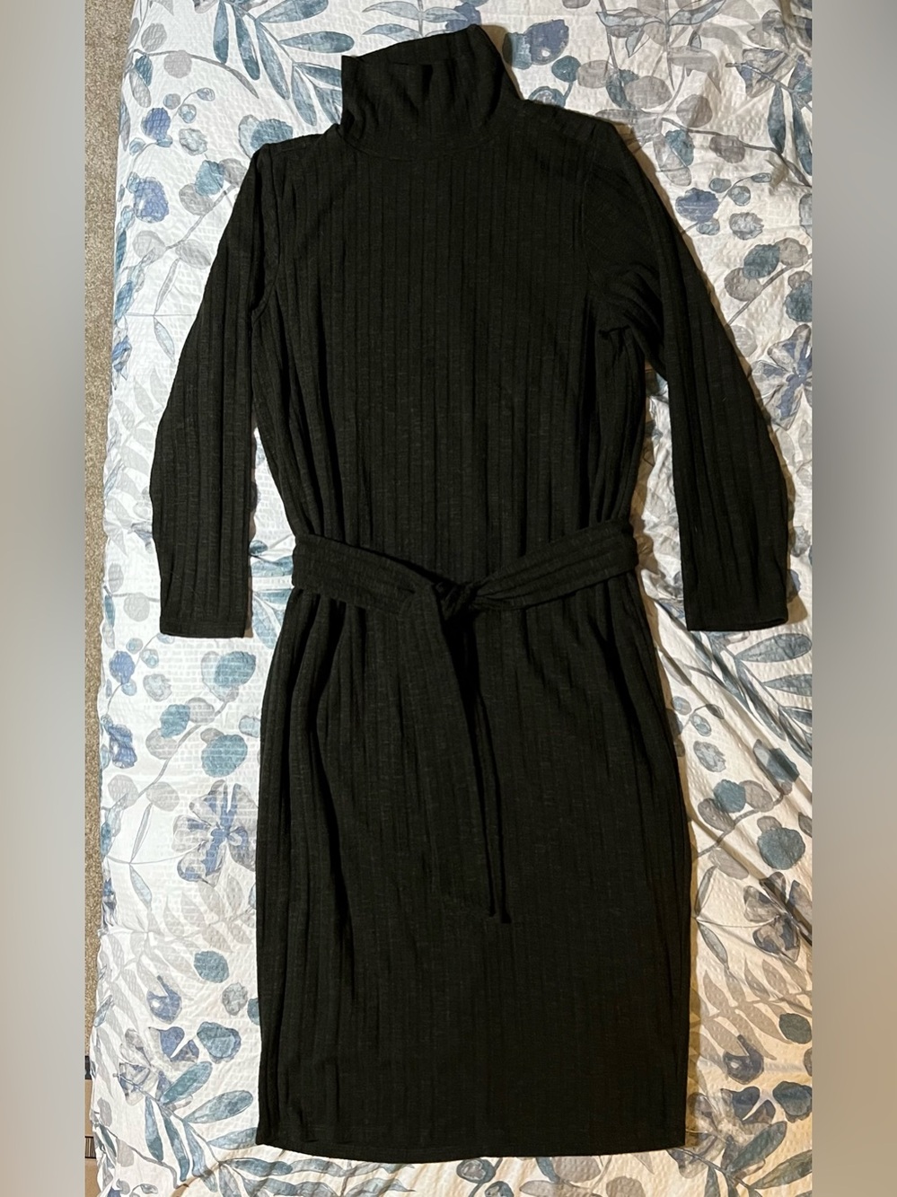 Torrid green mock neck midi belted sweater dress, EUC